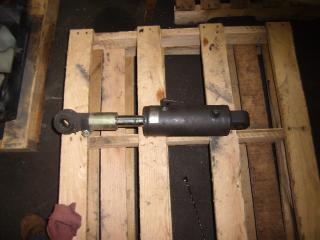 CATERPILLAR Left hand tilt cylinder