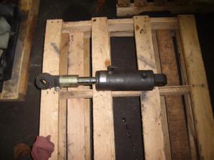 Caterpillar Right Hand Tilt Cylinder photo