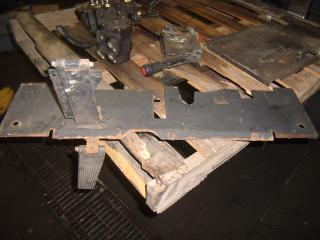 CATERPILLAR FLOOR PLATE