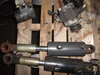 CATERPILLAR RH TILT CYLINDER