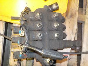 Caterpillar 4 Spool Control Valve photo