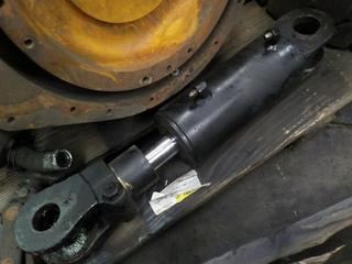 CATERPILLAR Used LH Tilt Cylinder