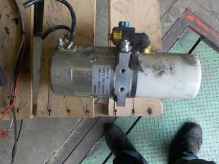 CROWN USED HYDRAULIC MOTOR