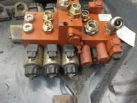 Linde Used 4-spool Control Valve photo