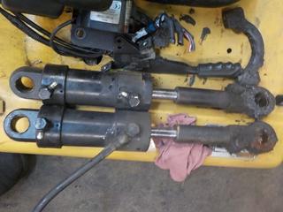 CATERPILLAR Used Right Hand Tilt Cylinder