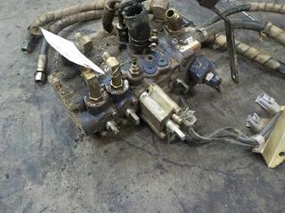 TOYOTA Used 3 Spool Valve