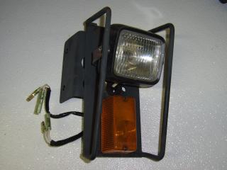 UNICARRIERS DOCKLIGHT AND BRACKET ASSEMBLY